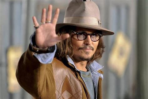 Johnny Depp Teken Kontrak Rp296 Miliar untuk Promosikan 